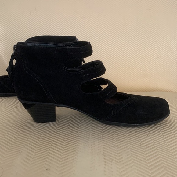VGUC Earth black suede mary jane style shoes - Picture 3 of 10